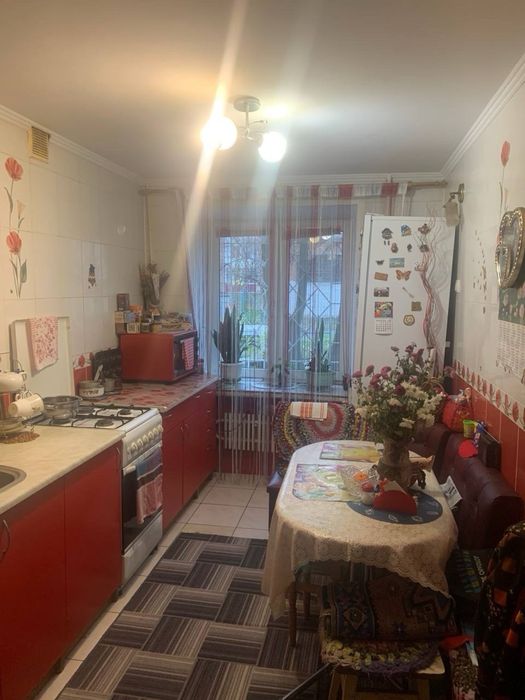 Оренда кімнати для дівчини, район Виставка (СВ)