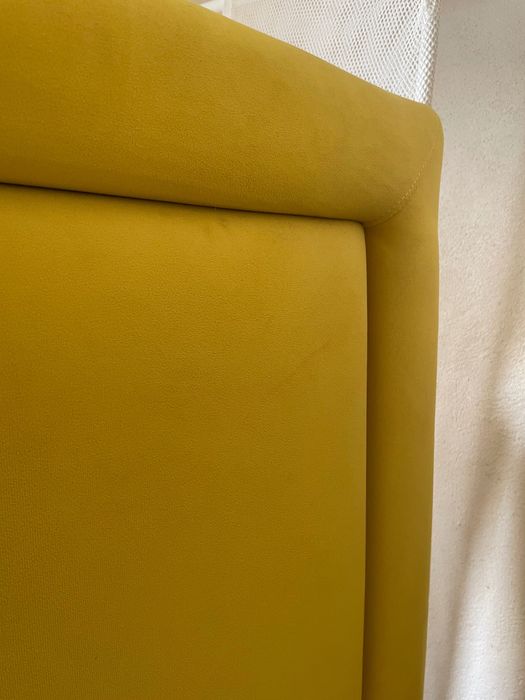 Cama de solteiro amarela com arrumação + colchão
