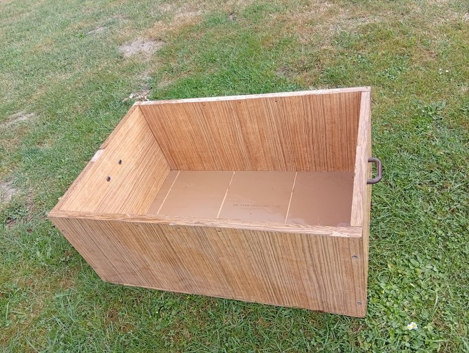 Skrzynia z rączkami