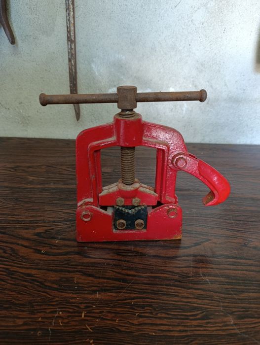 Torno de bancada para tubos