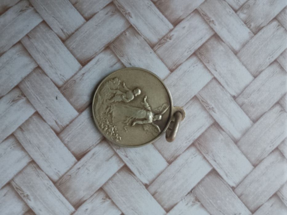 Кулон продам на шею