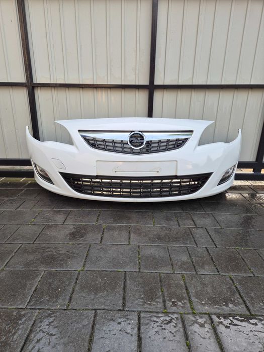 Zderzak przód przedni Opel Astra J rok 09 kod lak ZGAZ Z40R