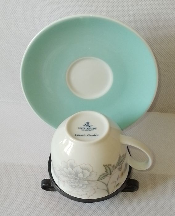 Chávena de café com pires em porcelana Vista Alegre RESERVADA