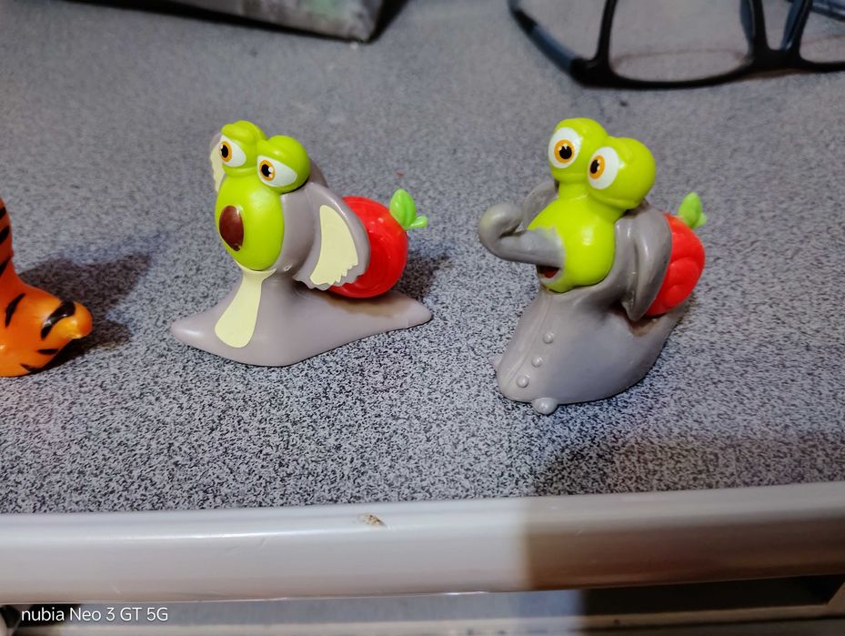 Фигурки з серии Bob Snail равлики