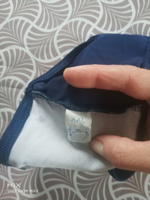Majtki ze stroju kąpielowego XXL.