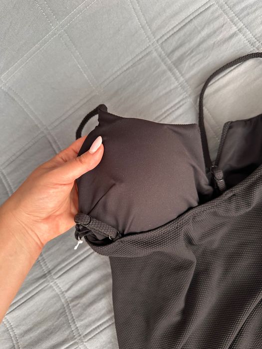 Дуже гарний суцільний купальник Reserved розмір 40