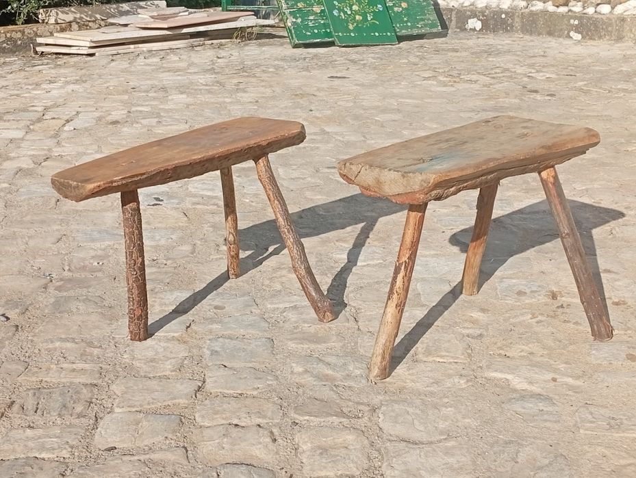 Bancos rústicos, bancos de ordenha
Dimensões: 41 cm de comprimento, 21