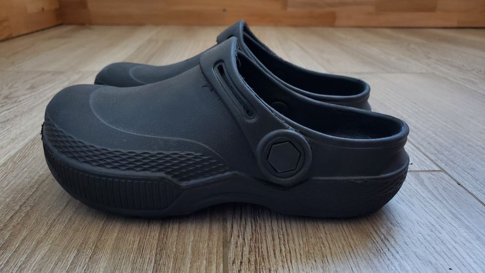 Крокси, сабо дитячі, закриті.