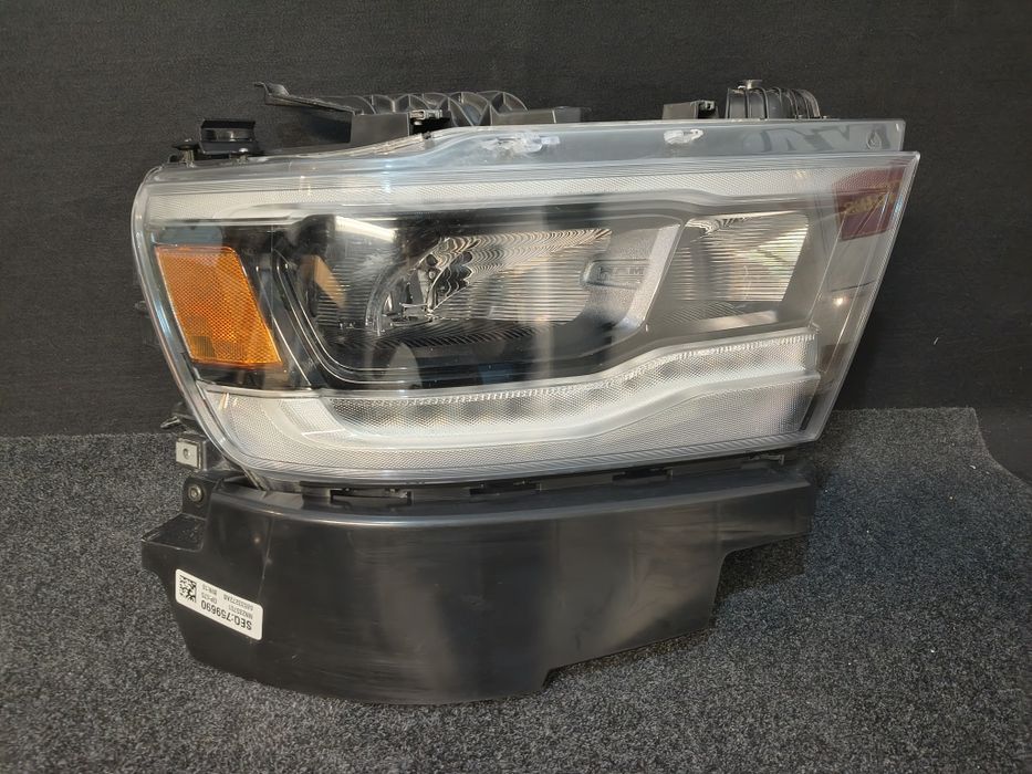 Przednia lampa prawa  Dodge Ram 2019- Full LED