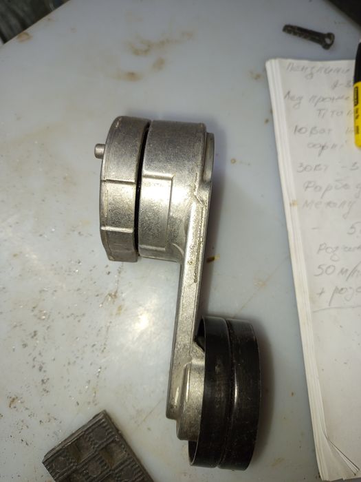 Натяжитель ремня генератора