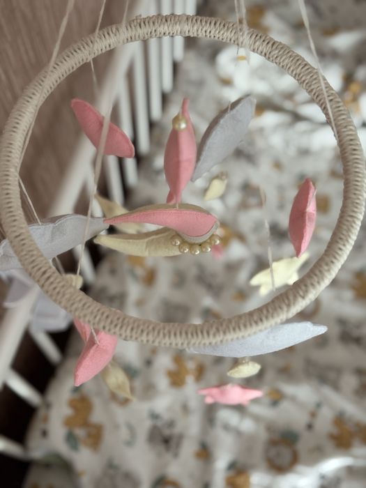 Мобіль в дитяче ліжечко з фетру