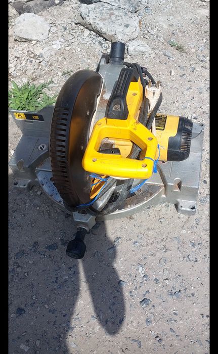 Торцовочная дисковая пила Б/У Dewalt DW703