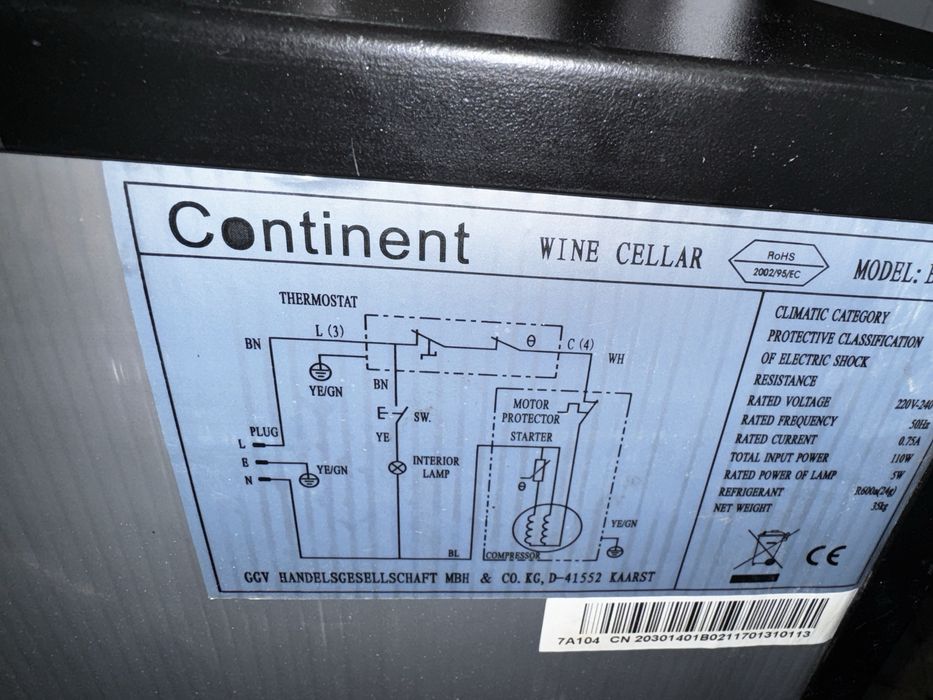 chłodziarkę  z szkłem napoje wino  firmy Continent  model Bc1-15