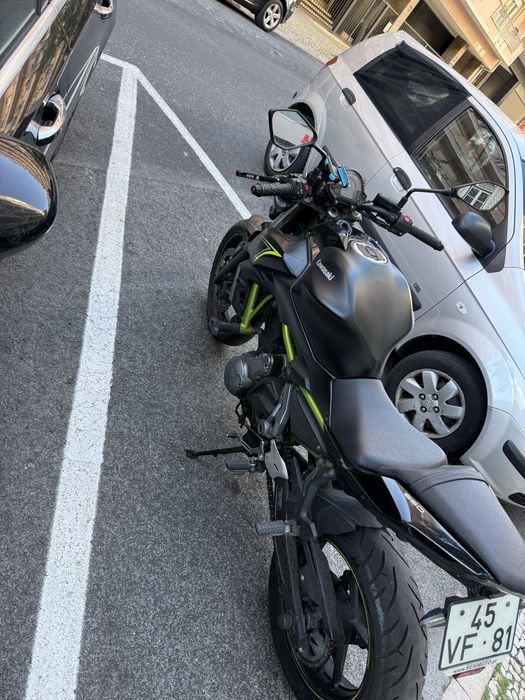 Kawazaki Z650 como nova