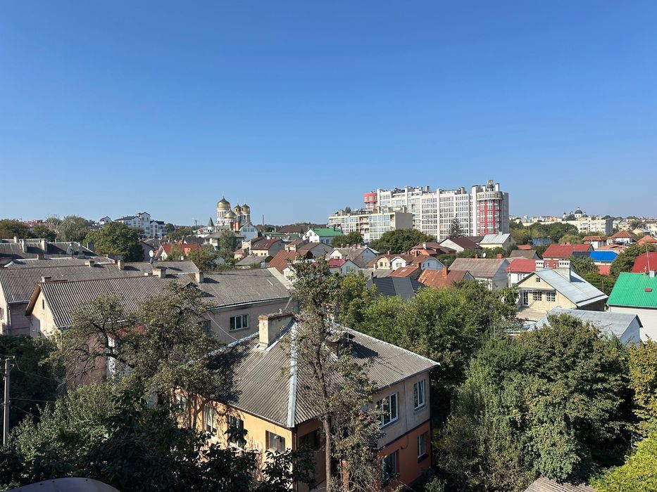 квартира в двох рівнях в центрі міста.