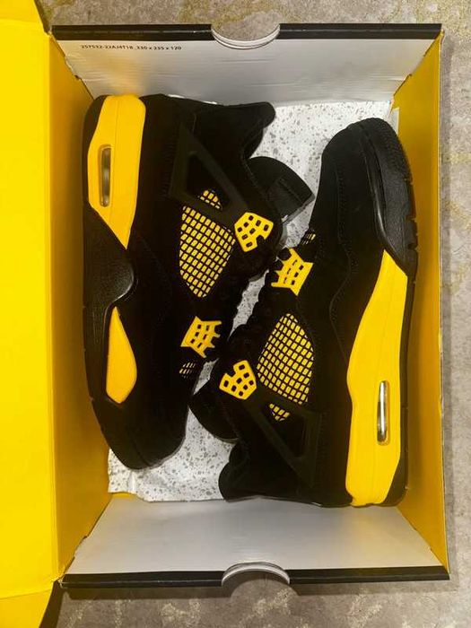 Jordan 4 Retro Thunder Rozmiar 39