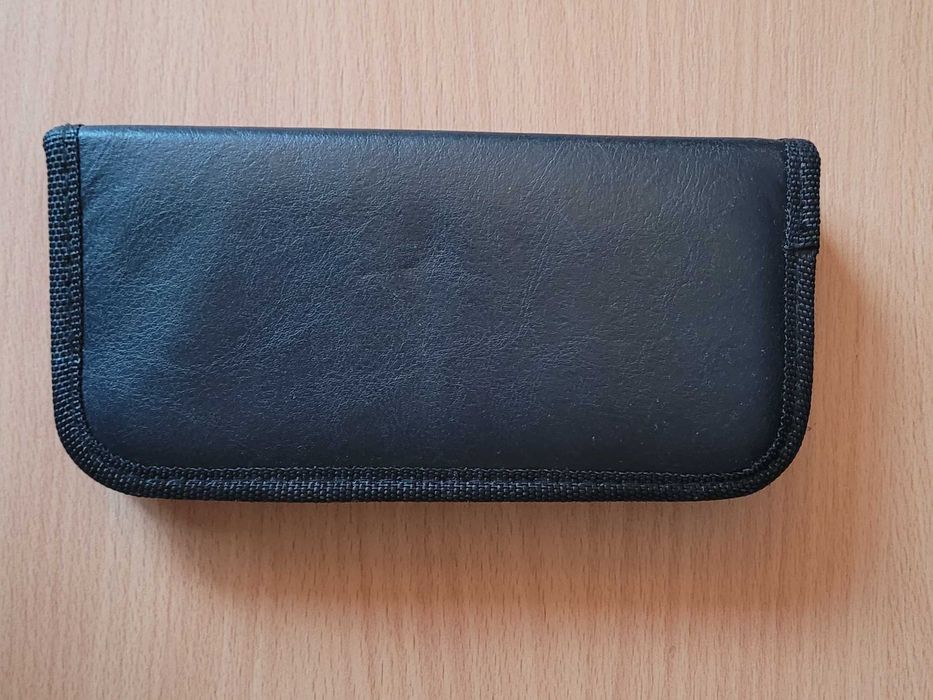 Elegancki Zestaw do Manicure i Pedicure –  5 Elementów w Etui