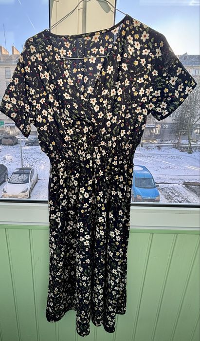 Віддам безкоштовно спортивну футболку HM і пліття Shein