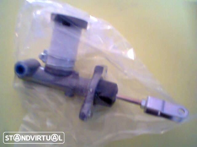 bomba principal da embraiagem Datsun 720 (nova)