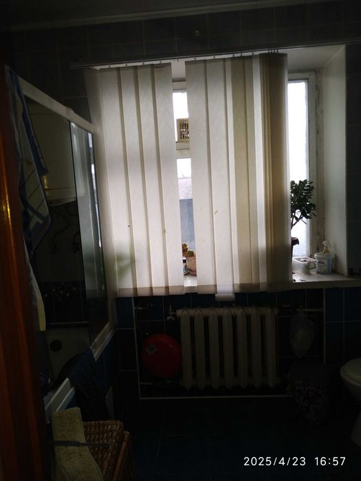 Продам 1/2 житлового будиноку.