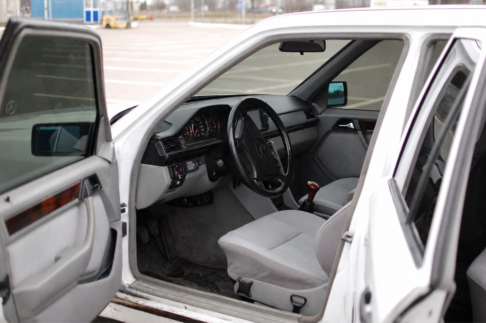 Продам MERCEDES 124 230