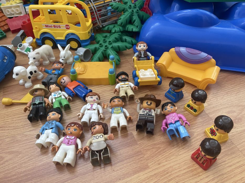 Набір наборів конструкторів Лего дупло в коробці