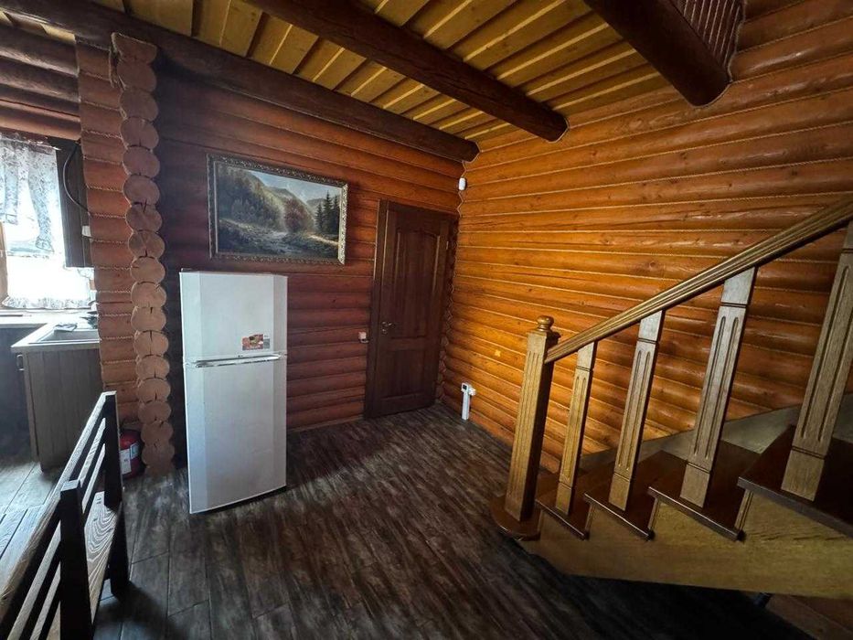 Затишний зруб біля моря