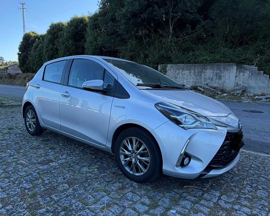 Toyota Yaris 1.5 Hybrid como novo