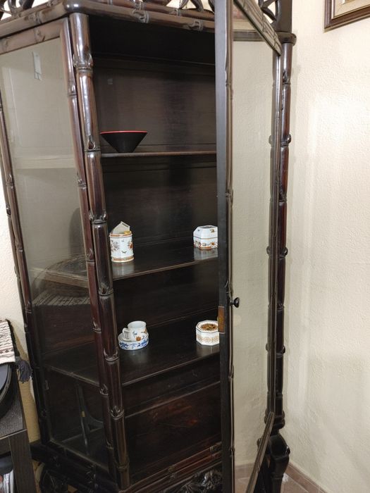 Móvel vitrine de pau ferro