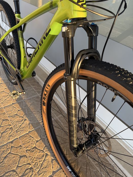 Bicicleta de BTT bem equipada 29