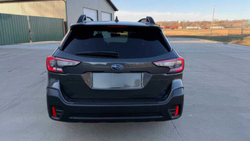 Subaru Outback Premium      2021