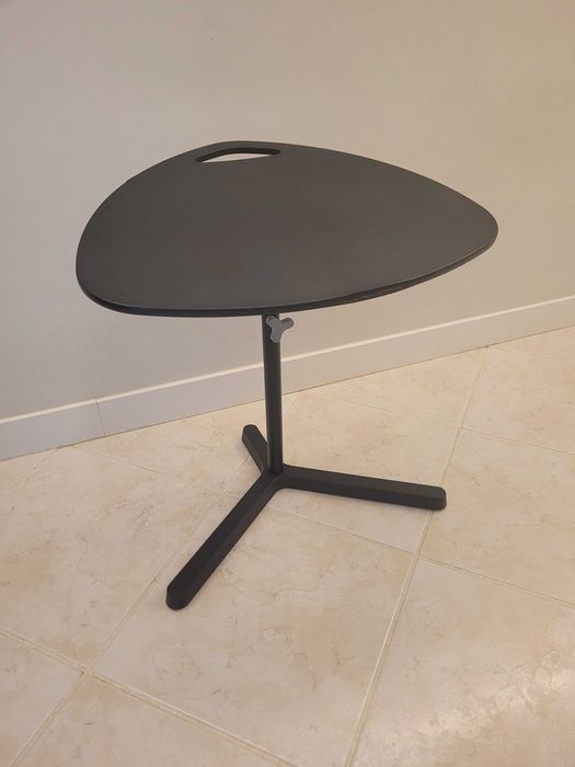 Conjunto 2 Poltronas em Pele IKEA + Mesa apoio IKEA