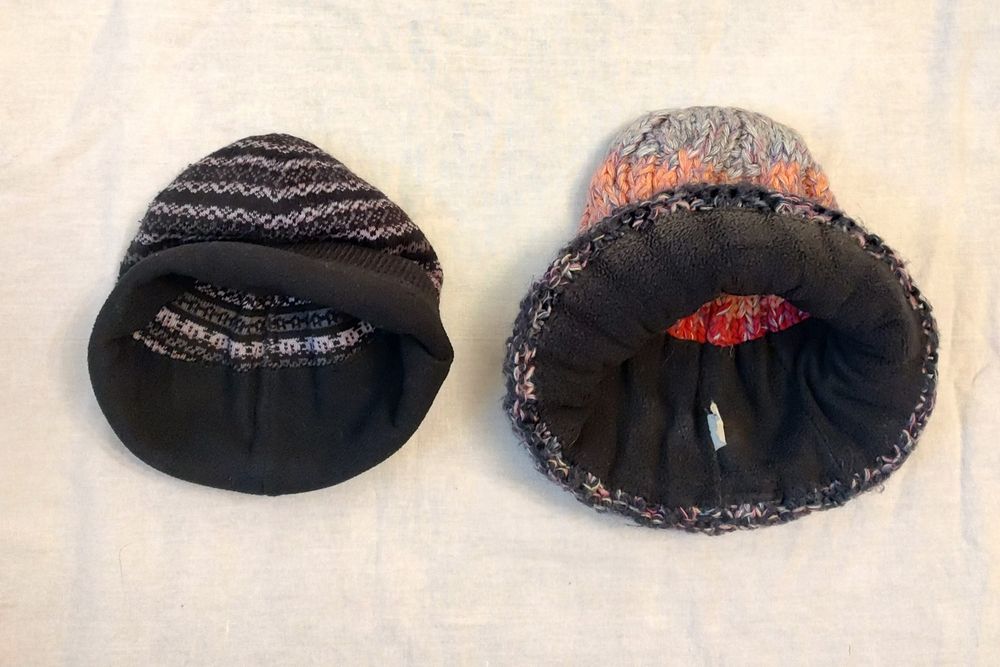 Полушерстяные шапочки: со стразами и без.