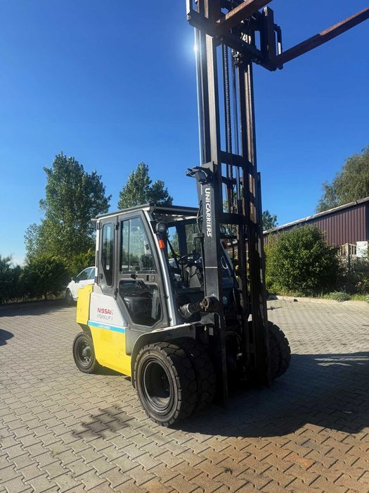 Вилковий навантажувач NISSAN FD40 4000 кг здвоєні колеса кабіна дизель 2014