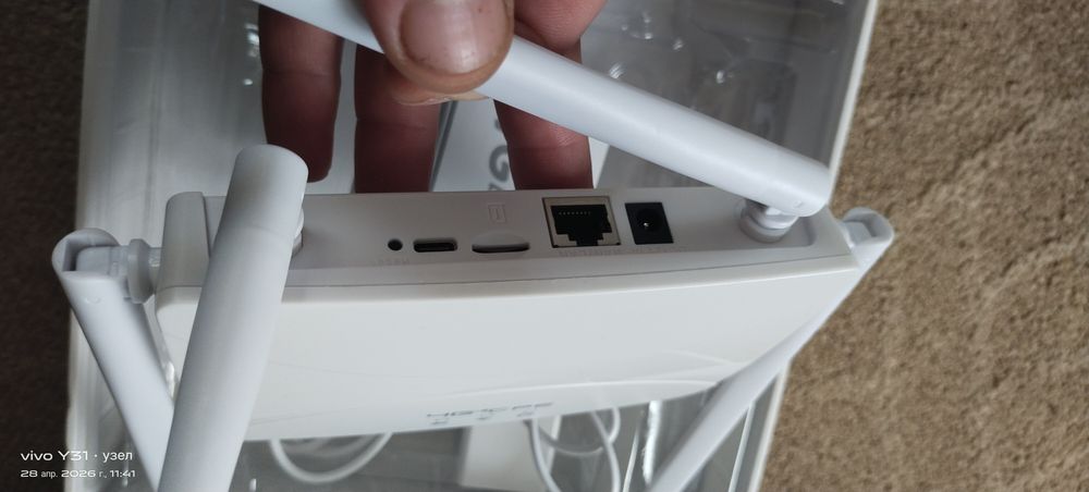 4G LTE роутер (CPE — Customer Premises Equipment). 

+5
Это стационарный 4G LTE роутер (CPE — Customer Premises Equipment). 
Функция: Преобразует сото