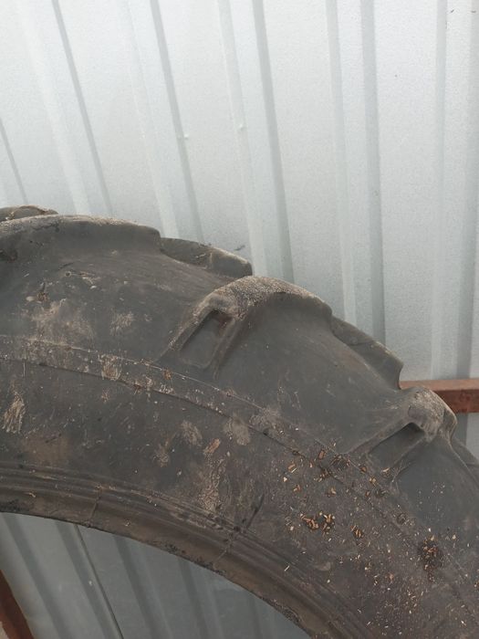 Продам  шини 15.5 R 38. Ціна за  2шт
Є пошкодженя на фото видно
Залишо