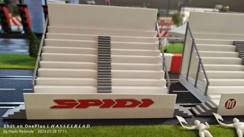 Bancada de espectadores 1:43 para pista carros ou campo de jogos