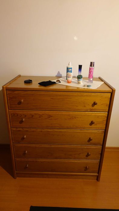 Estúdio + Cómoda em madeira maciça