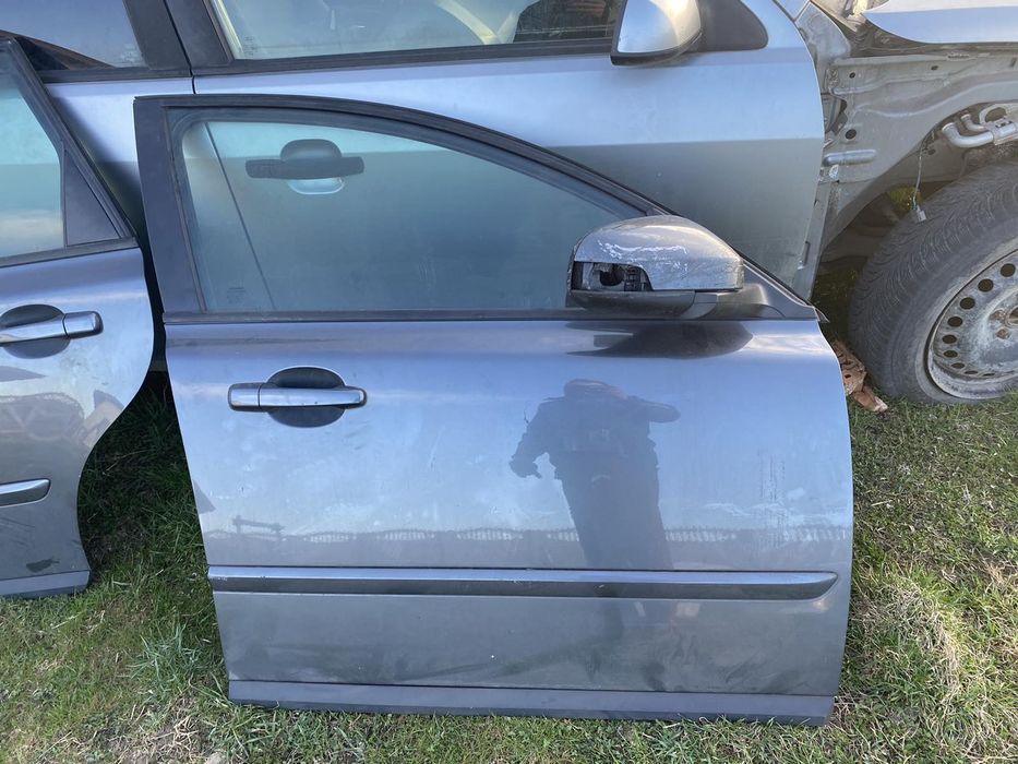 Дверка двері дверь  Volvo V50 S 40  Вольво В50