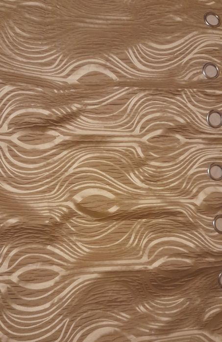 2 шторы новые на подкладке светло-бежевые, с золотистыми разводами