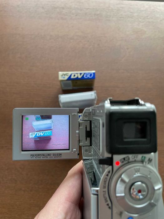 Câmara Video MiniDV JVC GR-DVP5E – Ultra Compacta (Estilo Retro/anos 2000)