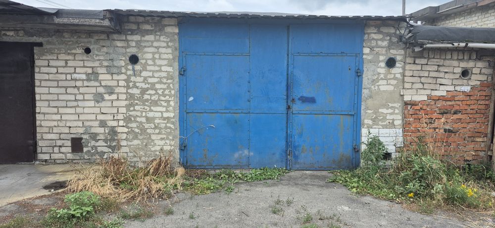 Продам гараж за недостроенной поликлиникой.