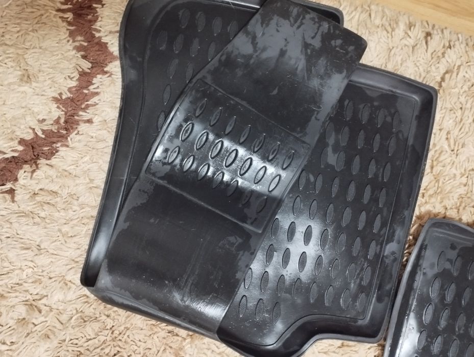 Коврики для автомобіля.