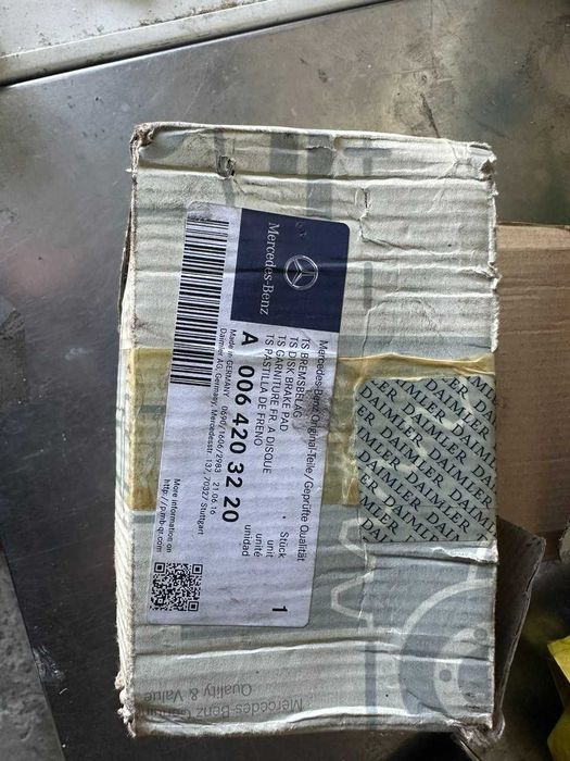 колодки гальмівні передні A0064203220 оригінал