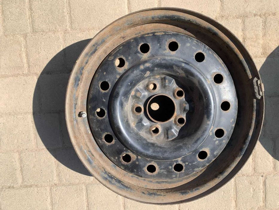 Диски  R16, 5x114,3, ET 40, DIA 66,1 з оригінальними ковпаками Nissan