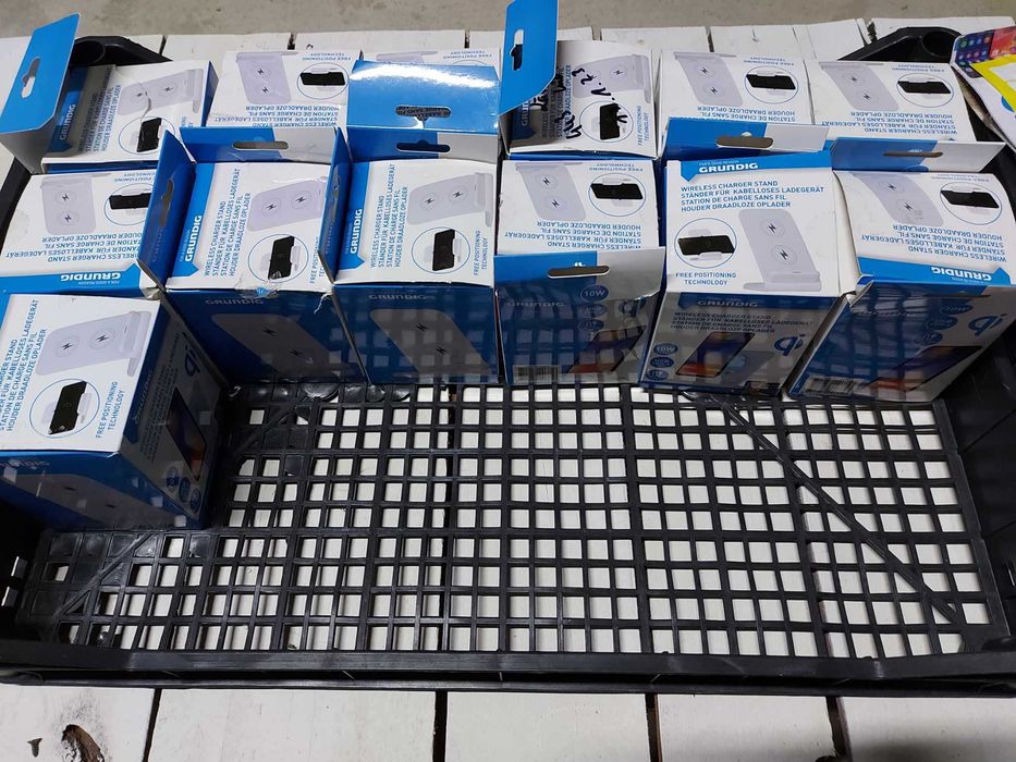 Pudełko Ładowarek indukcyjnych i bezprzewodowych Grundig