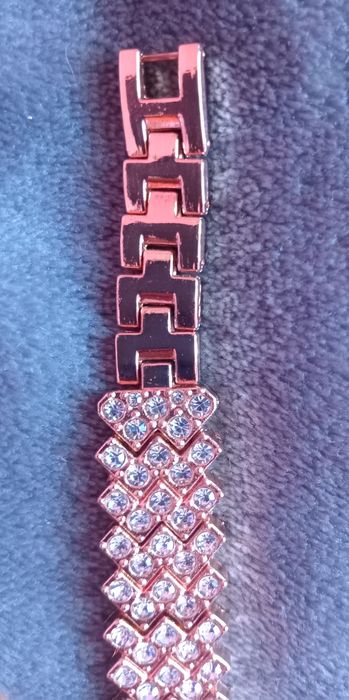 Relógio + pulseira em rosa dourado e brilhantes