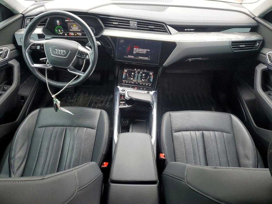Audi E-tron Premium Plus 2022 *