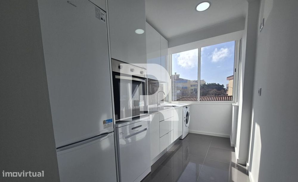 Apartamento T3 com 2 varandas totalmente remodelado na Mina de Água