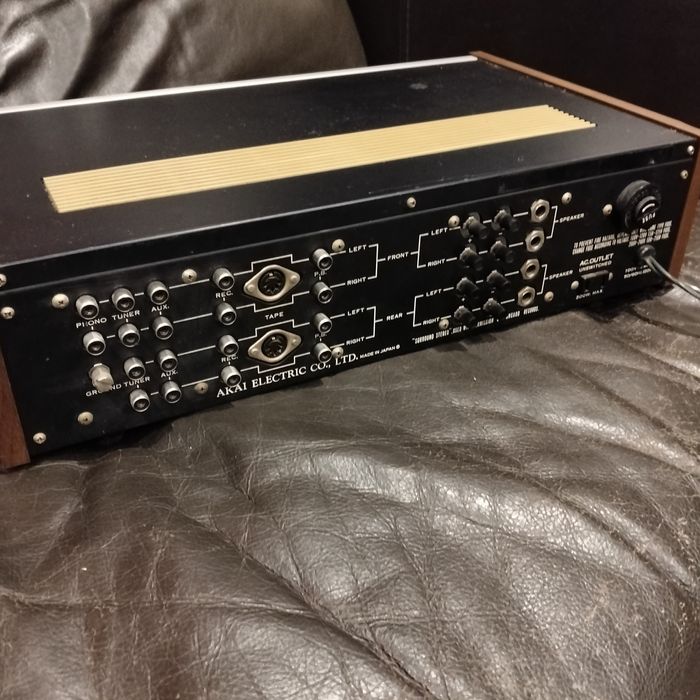 Amplificador Akai AA-6100